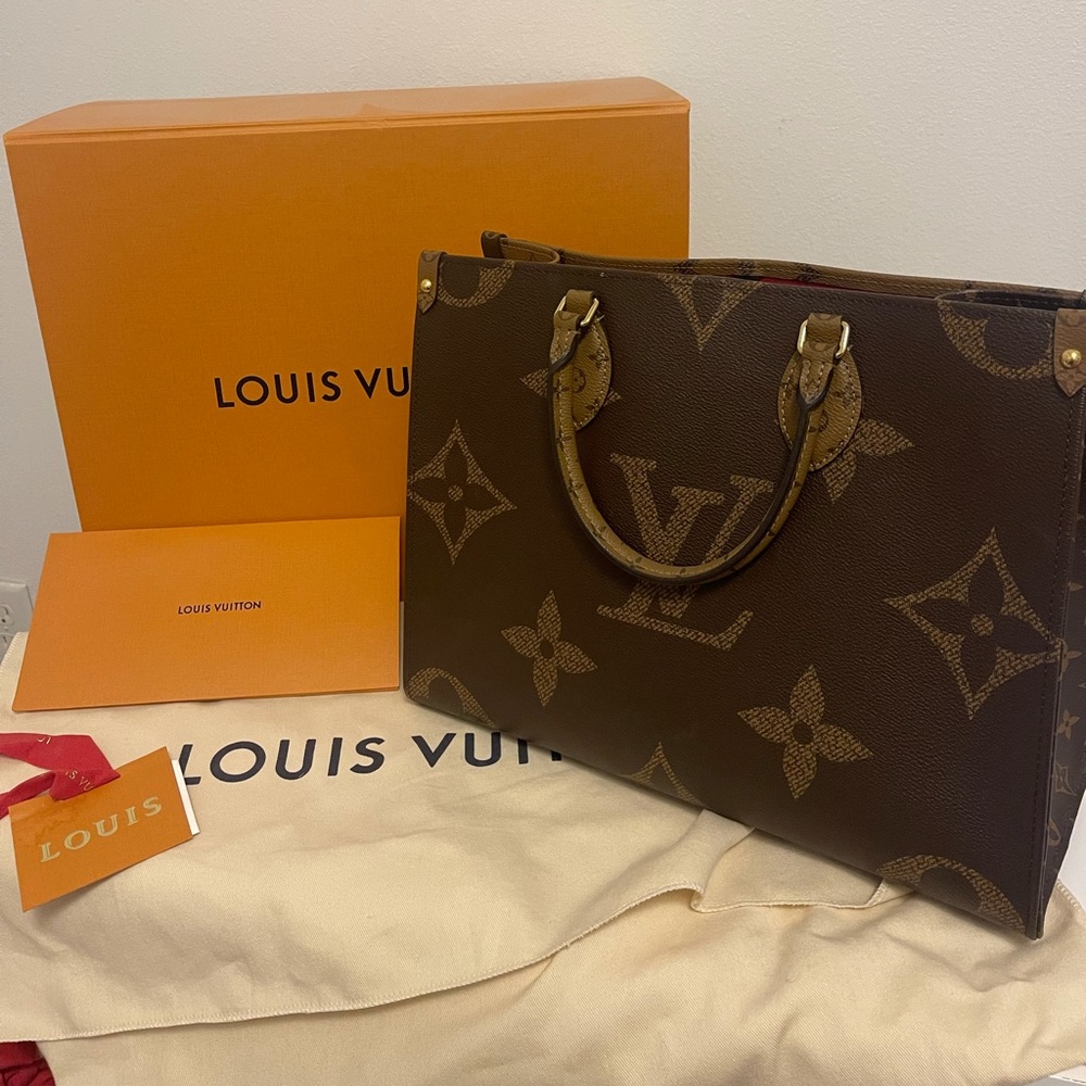 LOUIS VUITTON ON THE GO MM MONOGRAM PURSE